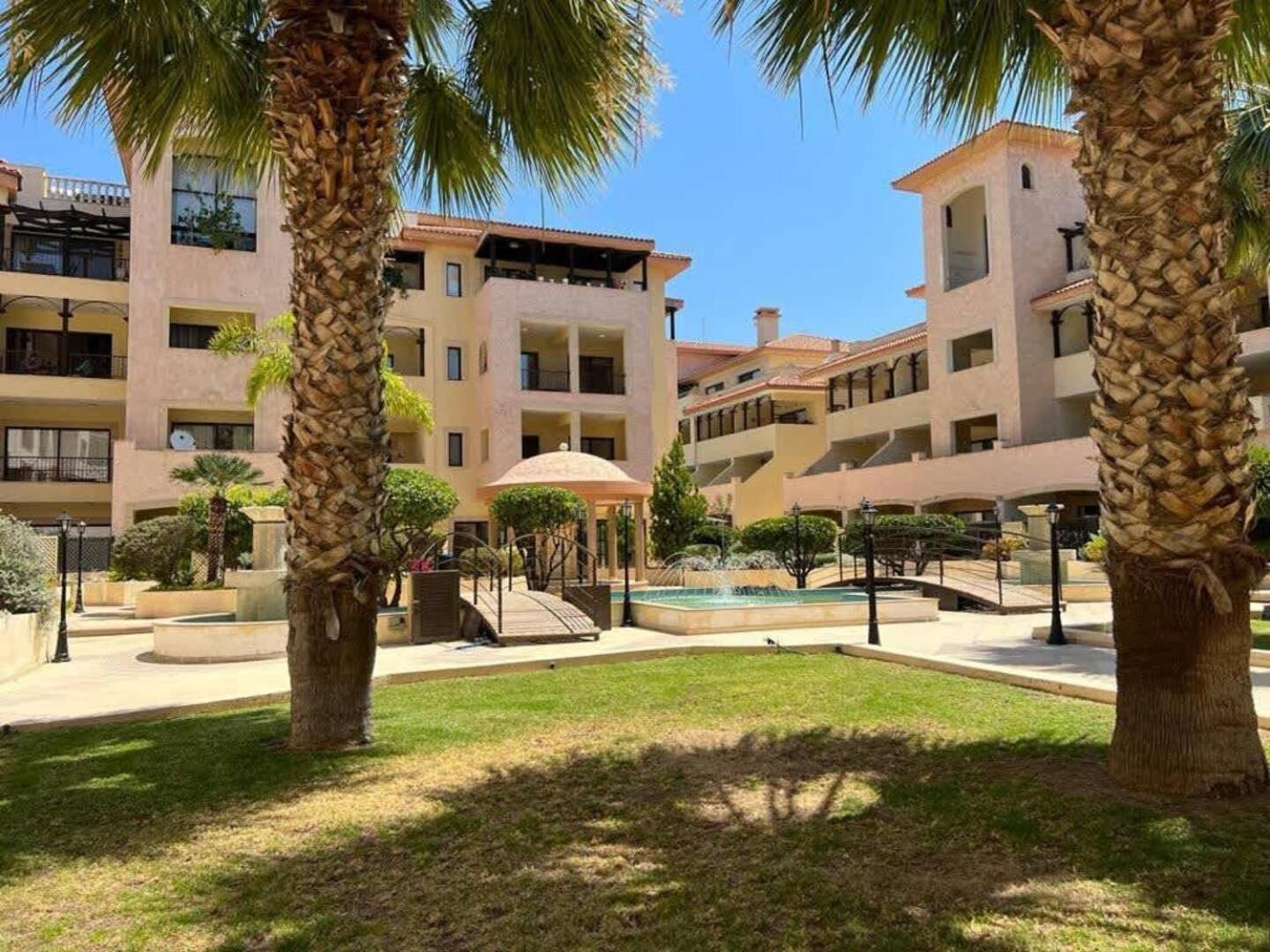 Queens Gardens Paradise Vip, Pool, Mall, Sea Paphos Exterior foto