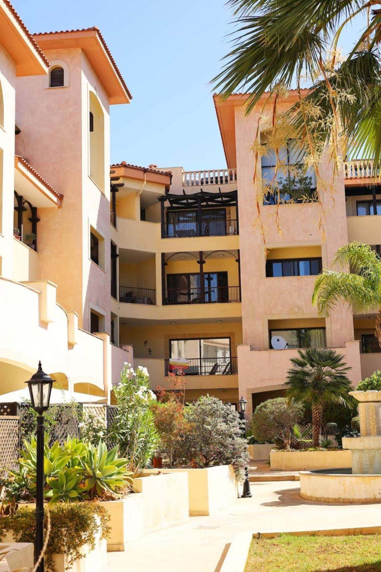 Queens Gardens Paradise Vip, Pool, Mall, Sea Paphos Exterior foto