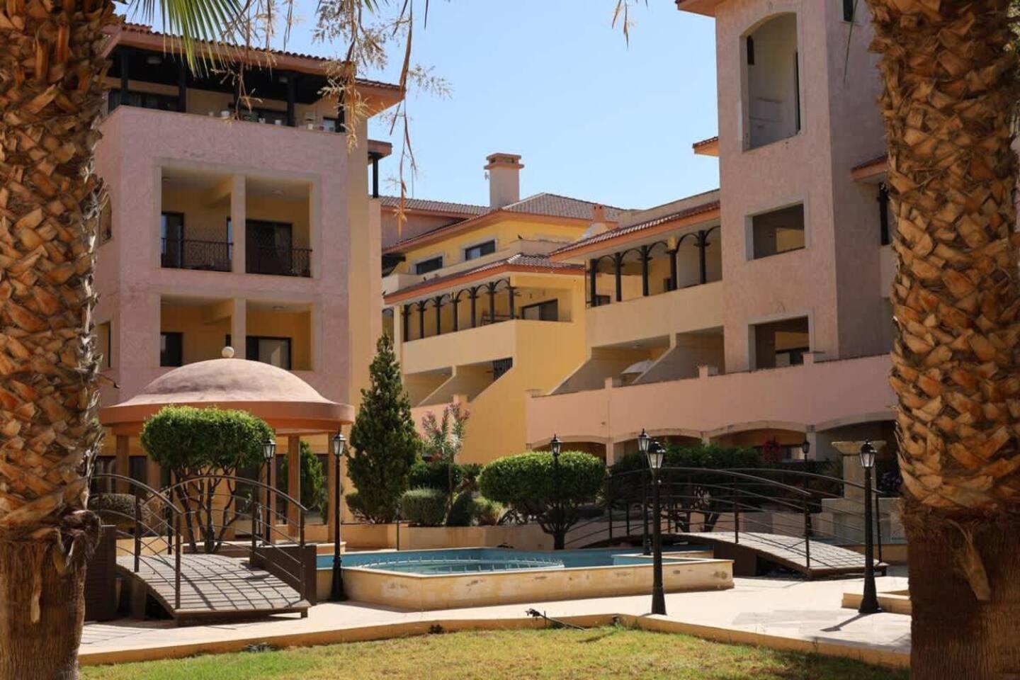Queens Gardens Paradise Vip, Pool, Mall, Sea Paphos Exterior foto