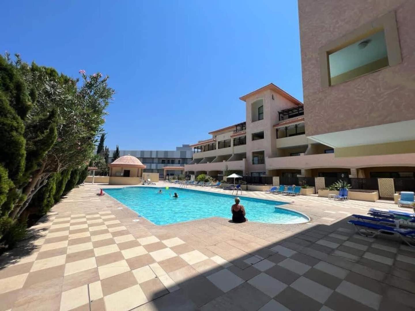 Queens Gardens Paradise Vip, Pool, Mall, Sea Paphos Exterior foto
