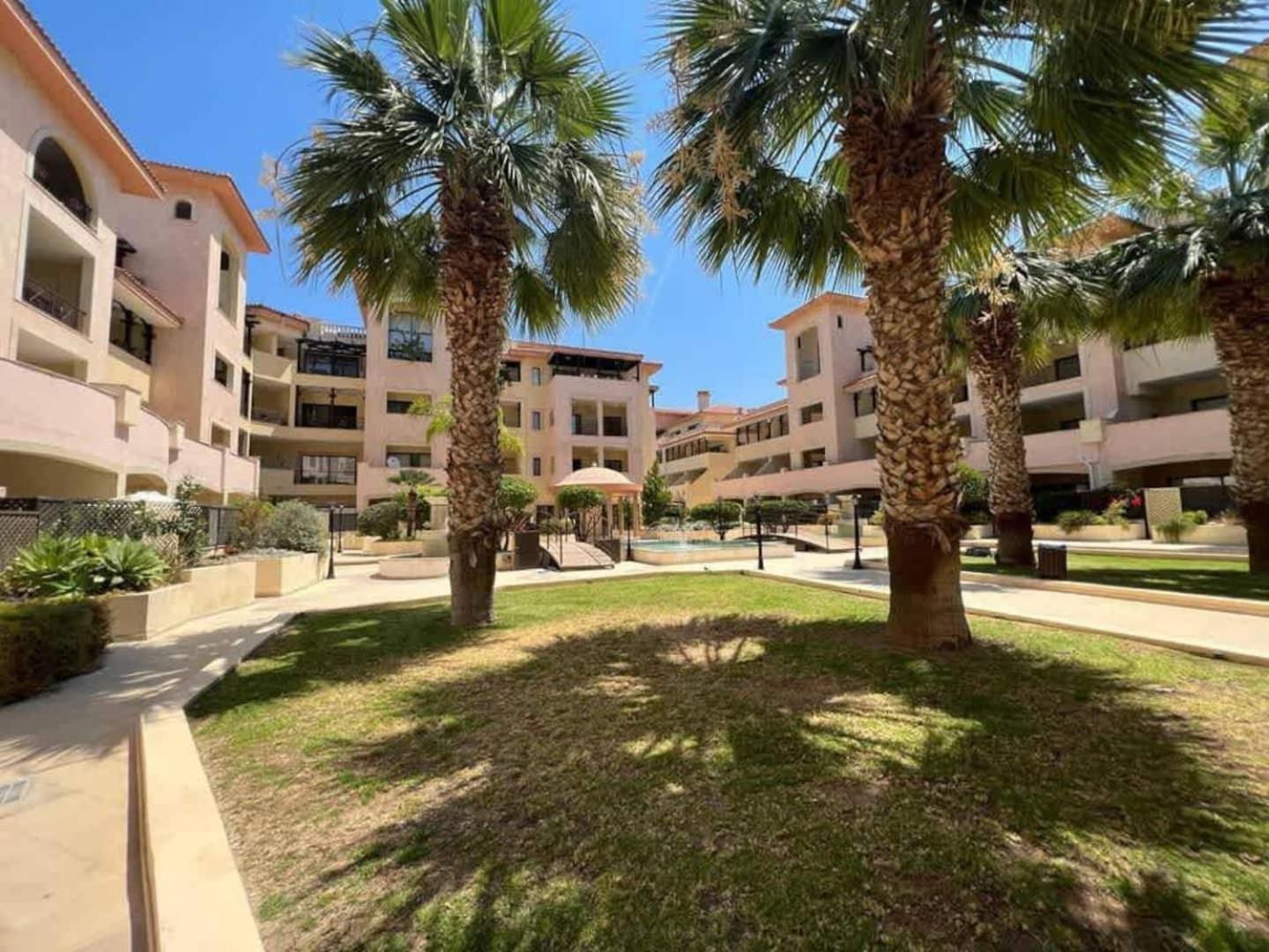 Queens Gardens Paradise Vip, Pool, Mall, Sea Paphos Exterior foto